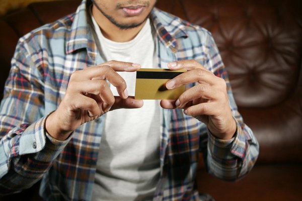 What are the advantages of using fintech in UK property transactions?